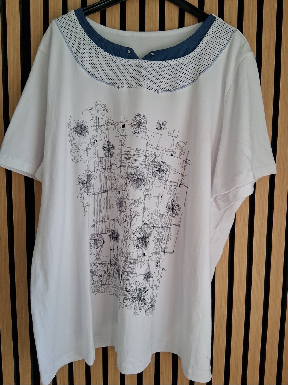 Women’s White Short-Sleeve Floral Sketch Tee with Navy Trim